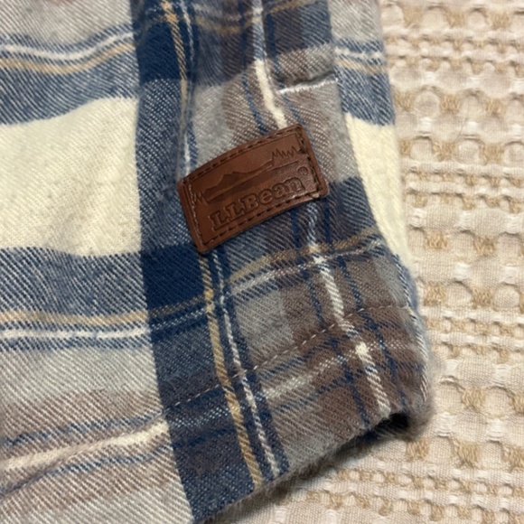 L.L. Bean Hooded Flannel - Picture 6 of 7